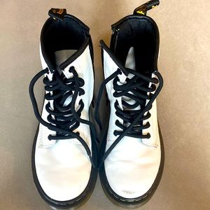 Kids Dr. Martens 1460 J in amazing shape!